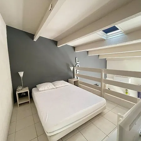 Mezzanine Climatise Avec Terrasse * Agde